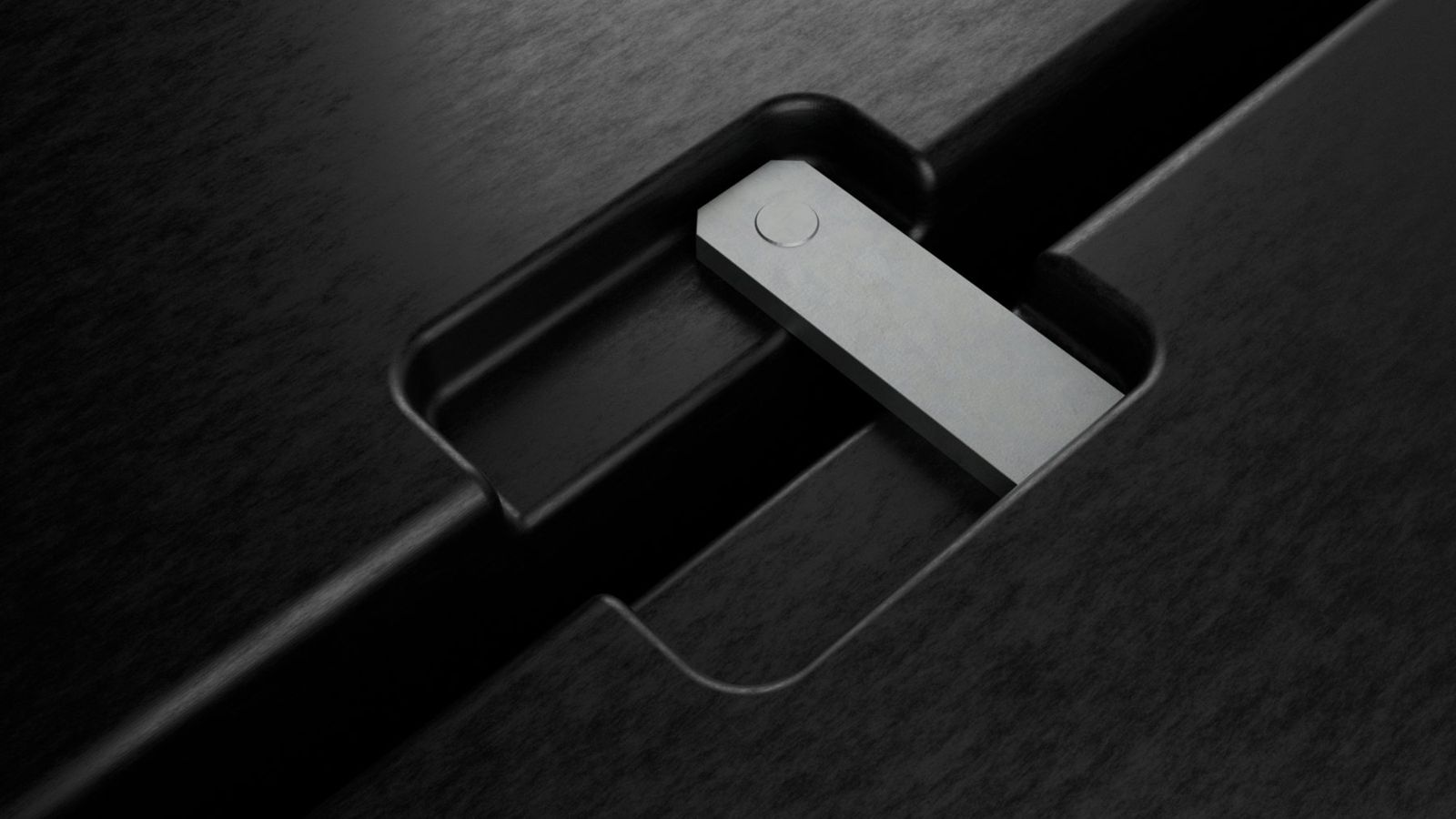 Locking plate bridging the joint between two covers